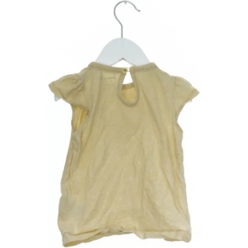 Kortærmet bluse med fugleprint fra Mini A Ture (str. 92)