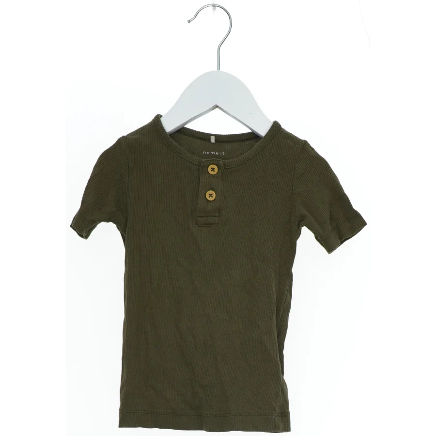 Grøn T-shirt fra Name It (str. 86)