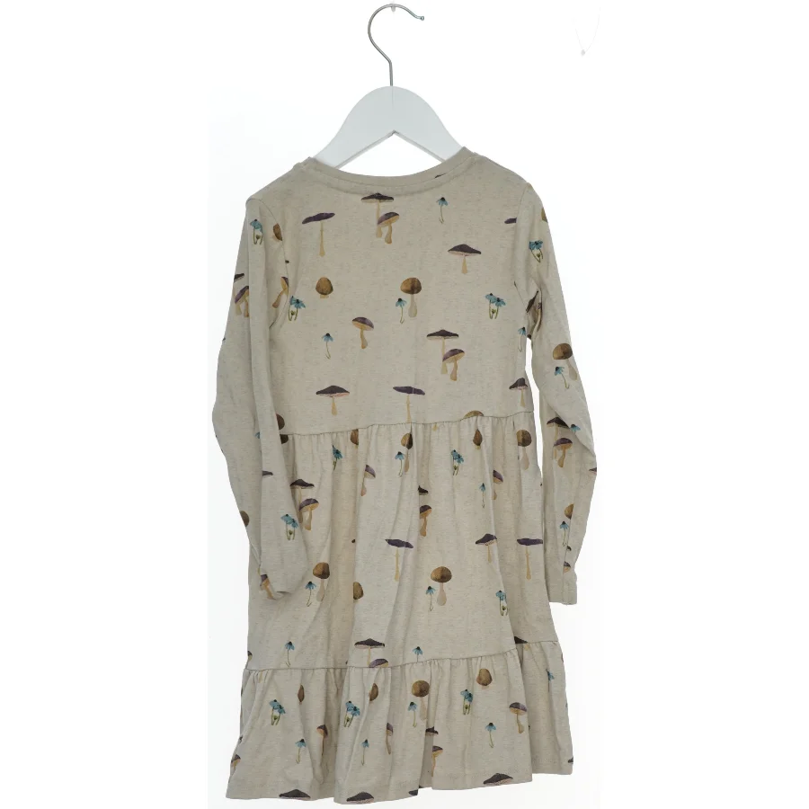 Kjole med svampe print fra Name It (str. 110)