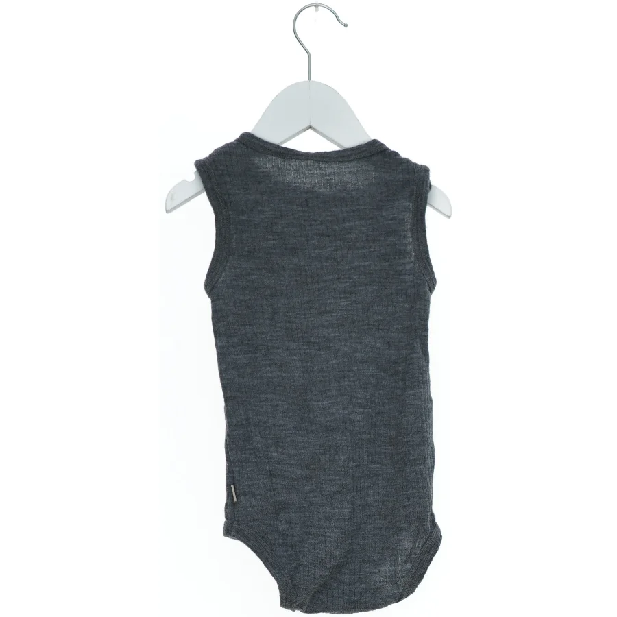 Ærmeløs bodystocking i grå fra 8O8 (str. 92)