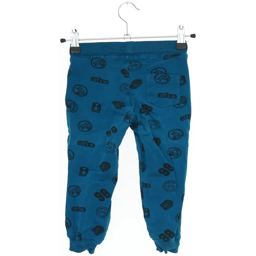 Blå joggingbukser med print fra Name It (str. 92)