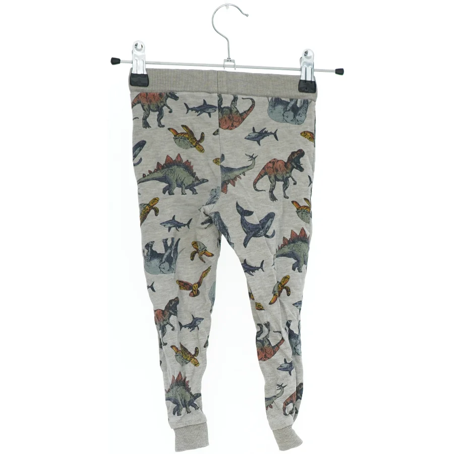 Børnebukser med dinosaur- og havdyrmønster fra Name It (str. 92)