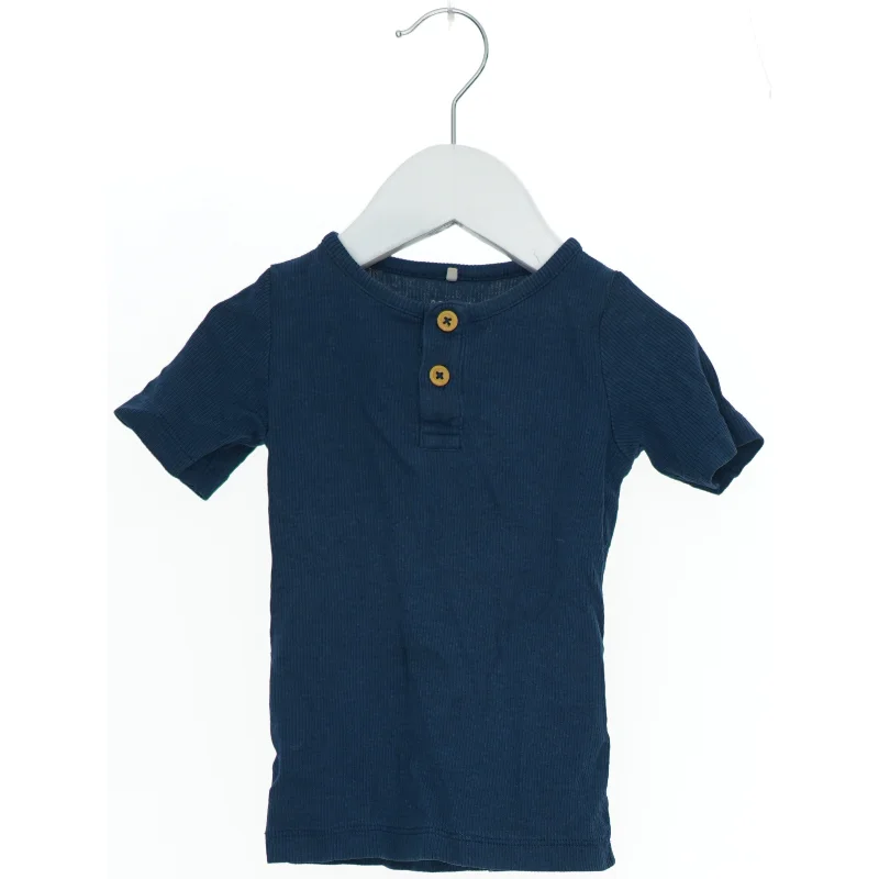 Kortærmet T-shirt med knapper fra Name It (str. 86)