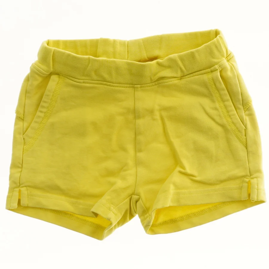 Gule shorts fra Lego (str. 98)