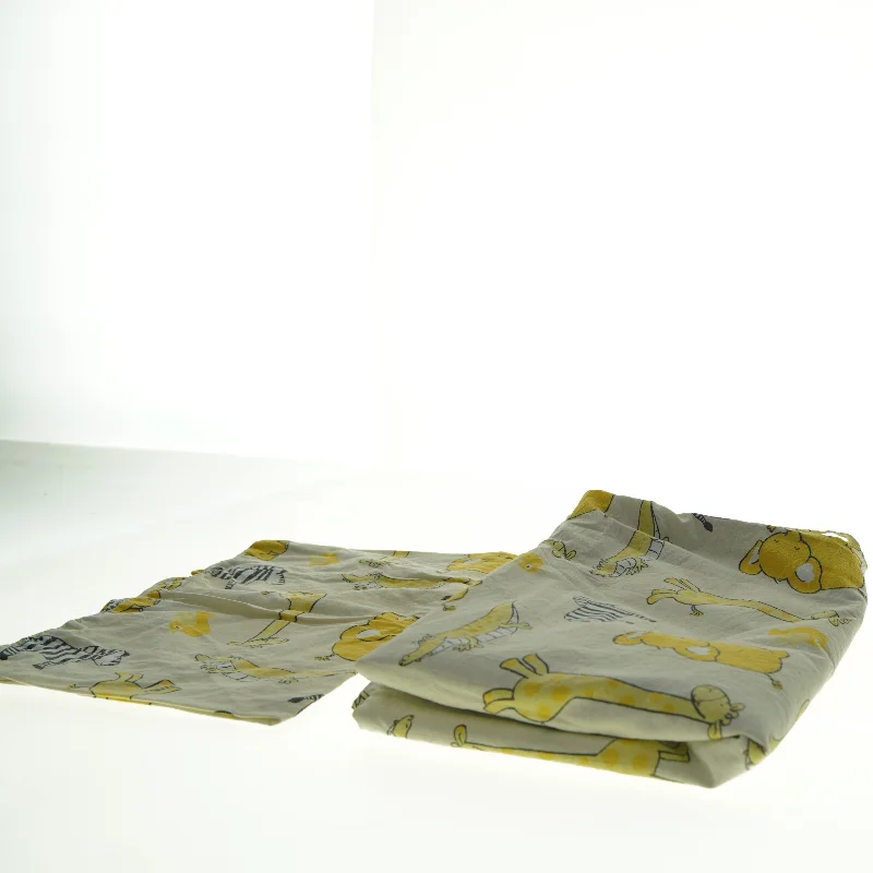 Barnesengesæt med dyremønster (str. 85 x 130 cm)