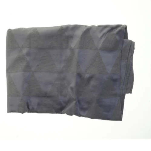 Grå dug med trekantmønster (str. 215x145 cm)