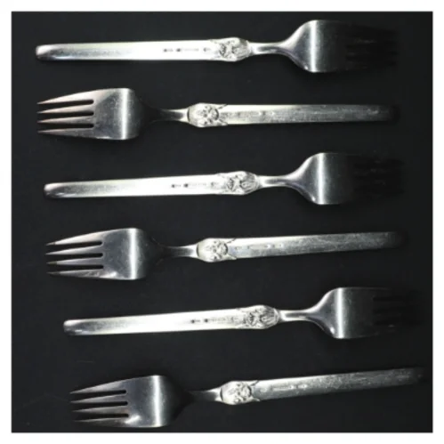 Sølvfarvede kagegafler