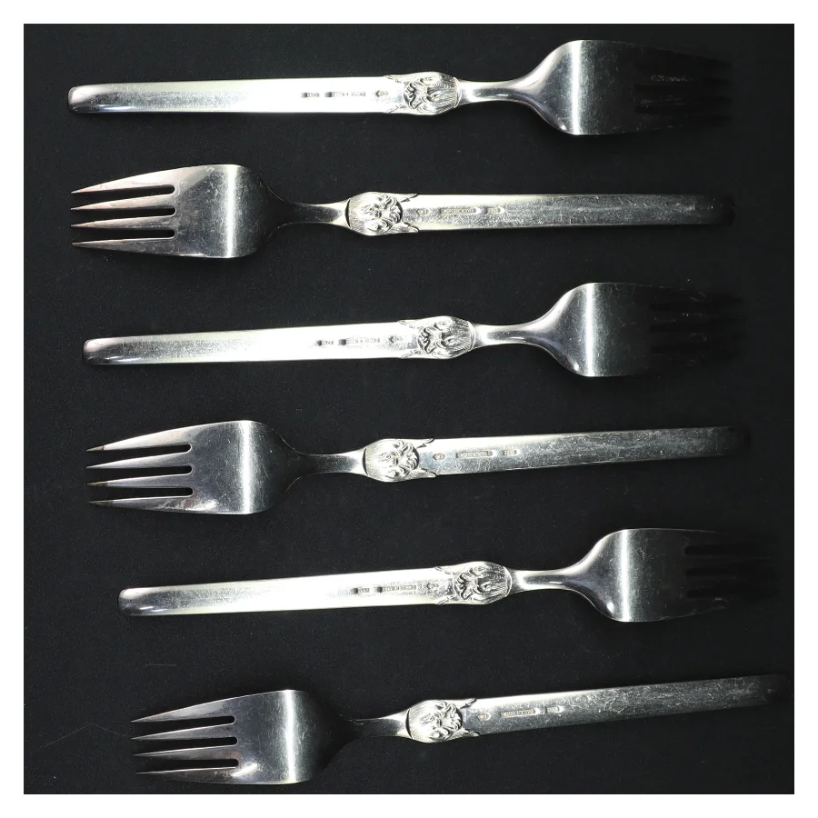 Sølvfarvede kagegafler