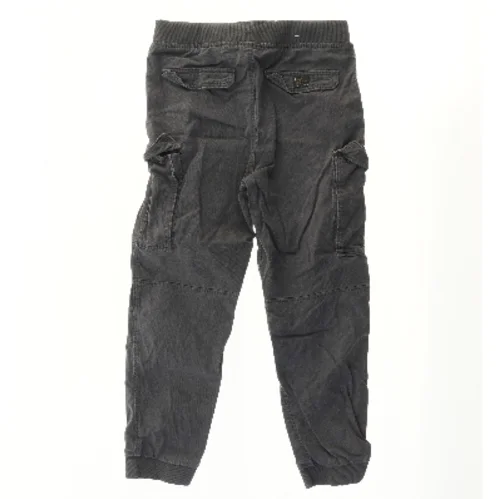 Cargo bukser fra H&M (str. 146)