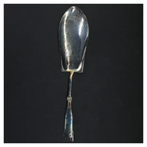 Servering ske i sølv (str. 28 cm)