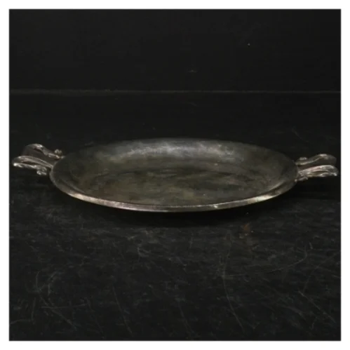 Sølvfarvet metalbakke (str. Ø. 18 cm)