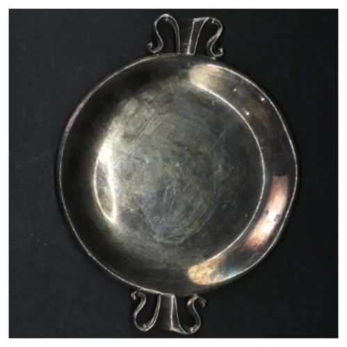 Sølvfarvet metalbakke (str. Ø. 18 cm)