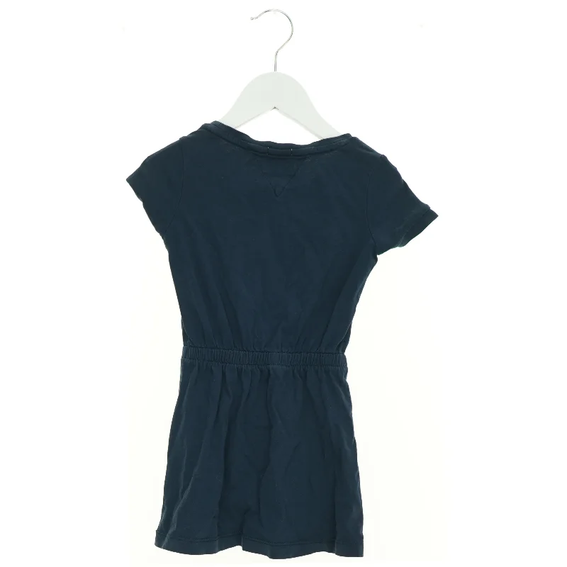 Kjole fra Tommy Hilfiger (str. 98 cm)