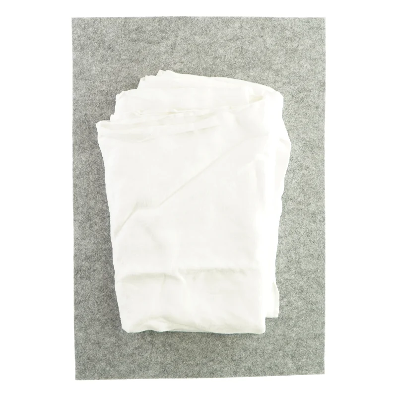 Hvid dug med mønster