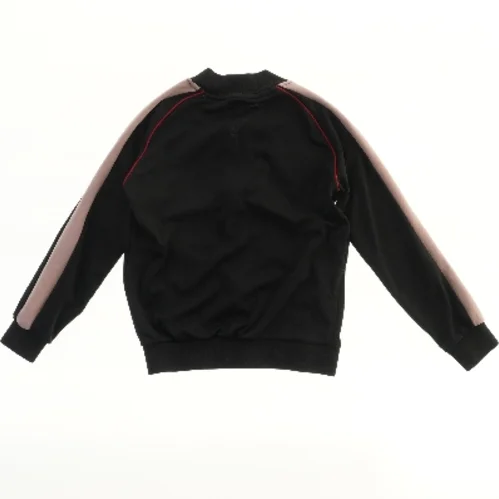 Sort bomberjakke med fuglebroderi fra Sofie Schnoor (str. 140)