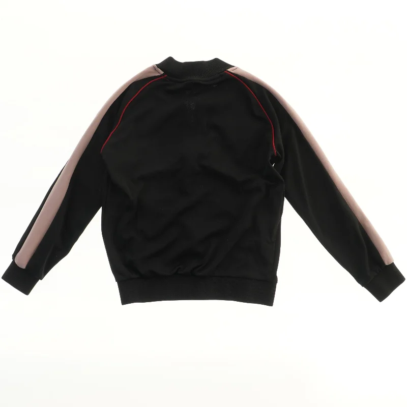 Sort bomberjakke med fuglebroderi fra Sofie Schnoor (str. 140)