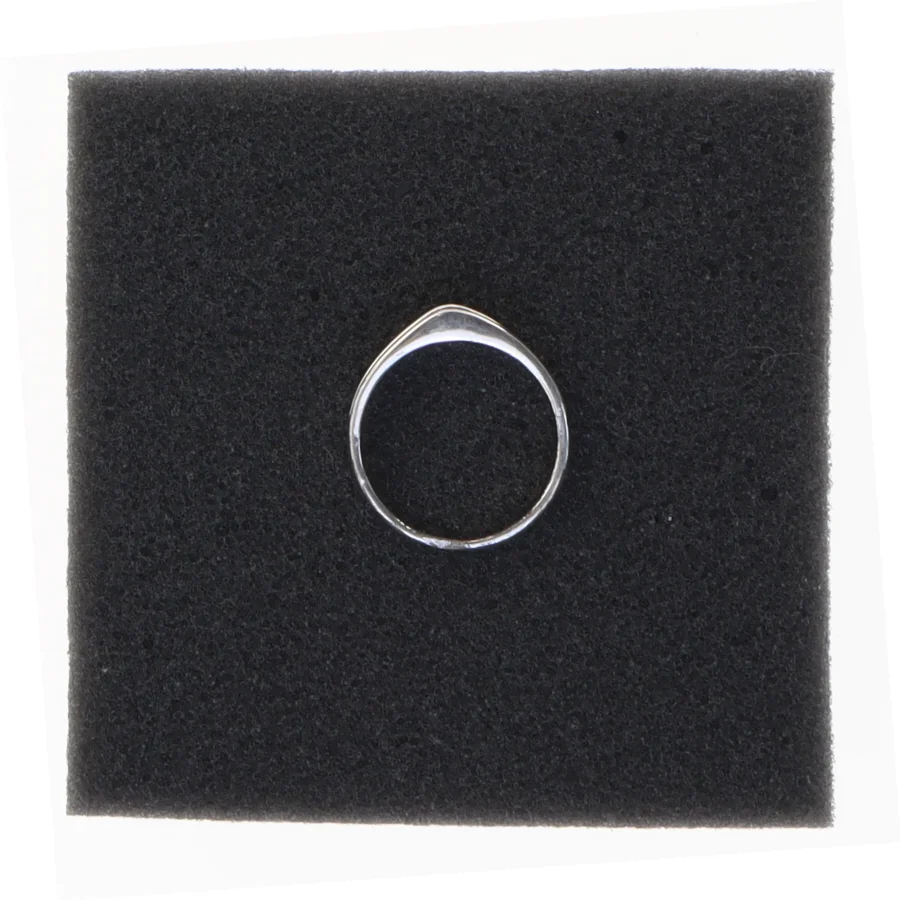 Sølvring med enkel sten