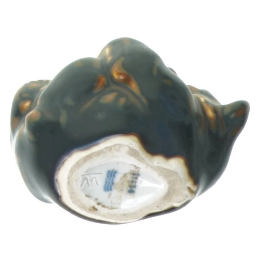Liggende bjørn med fod i mund fra Royal Copenhagen (str. 8 x 5 cm)