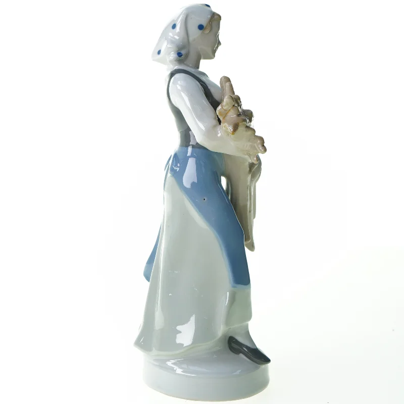 Bondepige i porcelæn fra Royal Copenhagen (str. 25 x 8 cm)