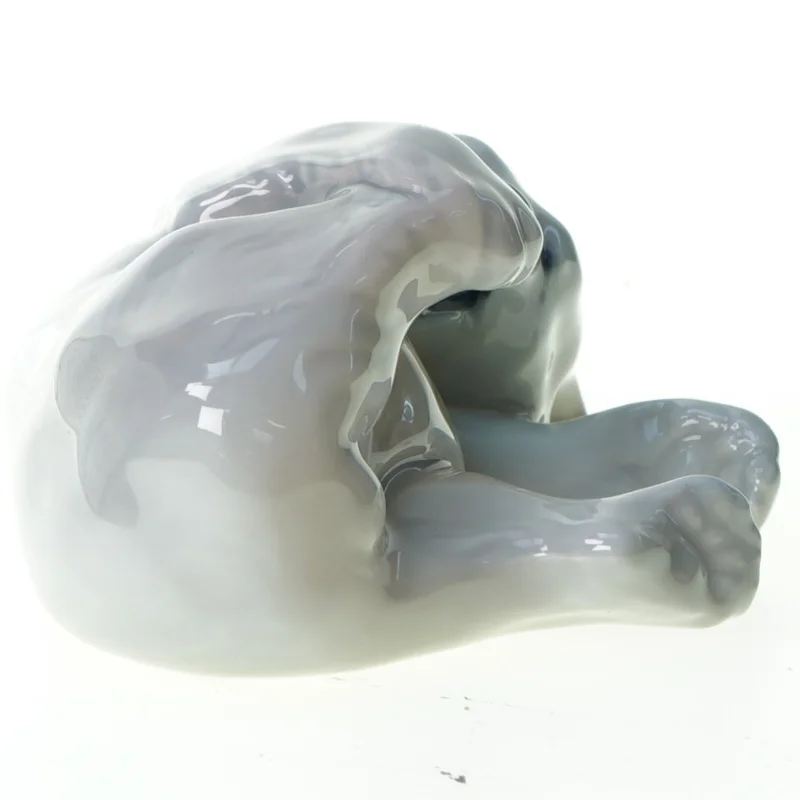 Liggende isbjørn fra Royal Copenhagen (str. 12 x 9 cm)