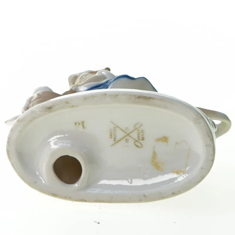 Malke pige i porcelæn (str. 11 x 6 x 13 cm)