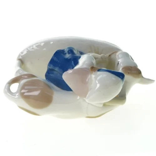 Malke pige i porcelæn (str. 11 x 6 x 13 cm)