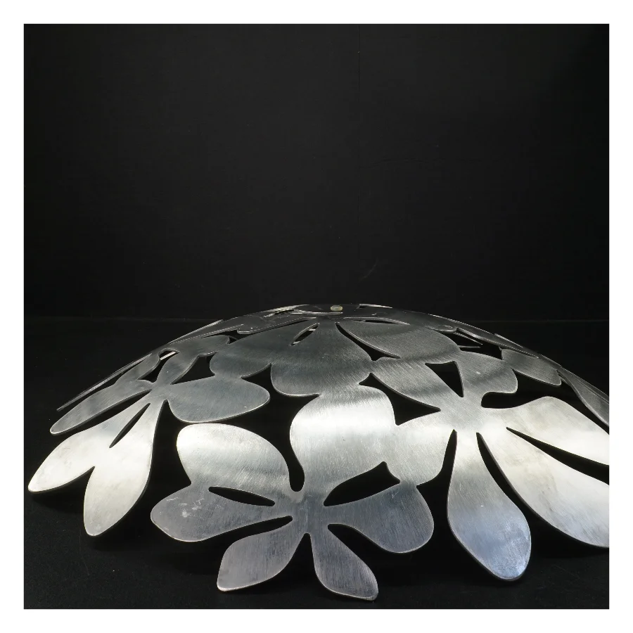 Metal frugtskål med blomsterdesign, IKEA fra Monika Mulder (str. Ø. 40 cm)