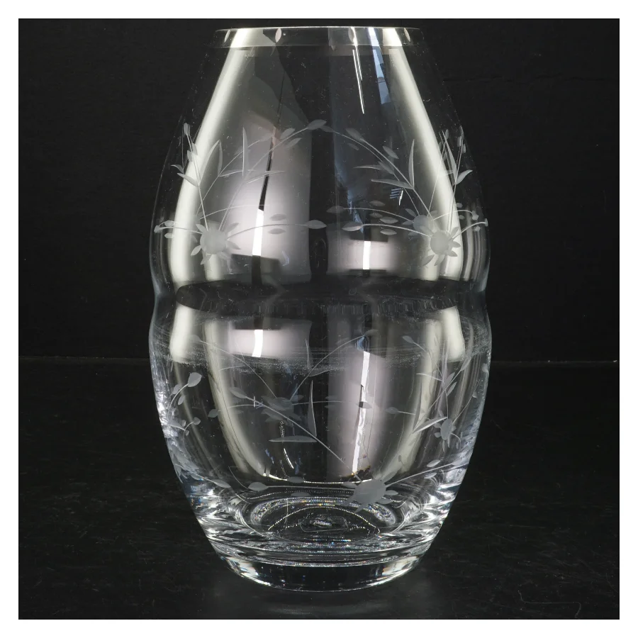 Dekoreret glasvase fra Herstal (str. H. 22 cm. ø. 14 cm)