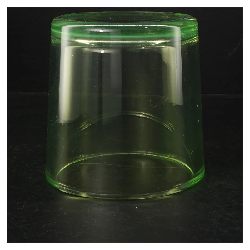 Grøn lysestage til fyrfadslys(str. H. 14 cm)