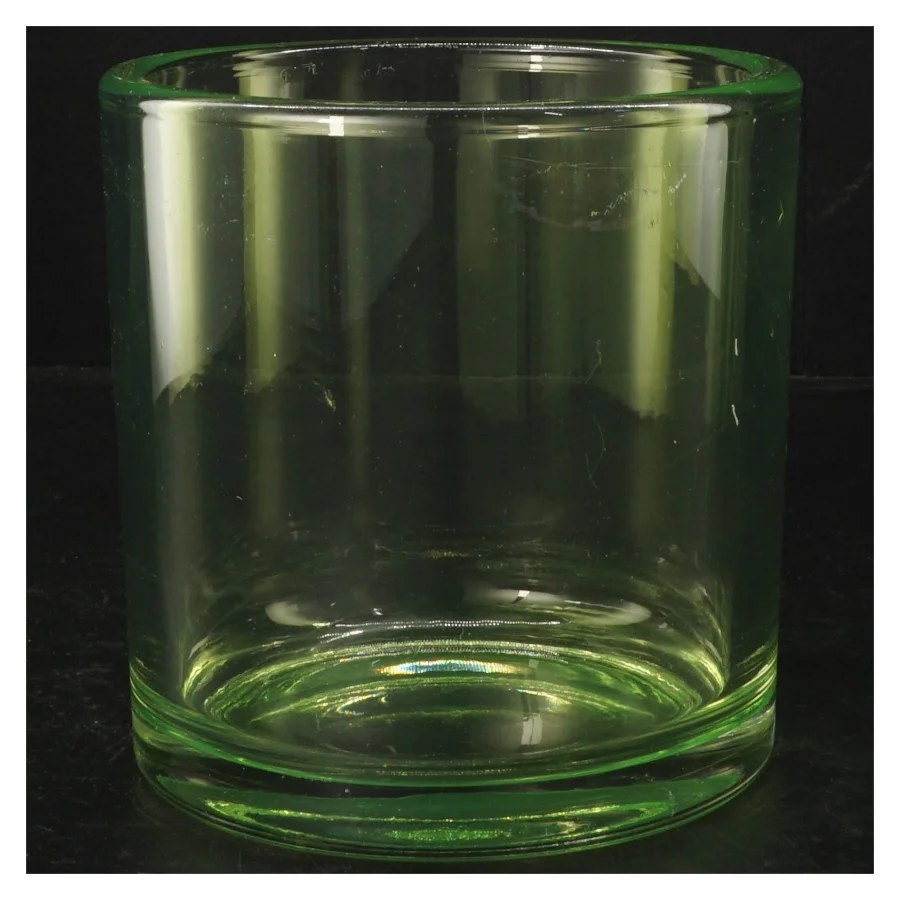 Grøn lysestage til fyrfadslys(str. H. 14 cm)