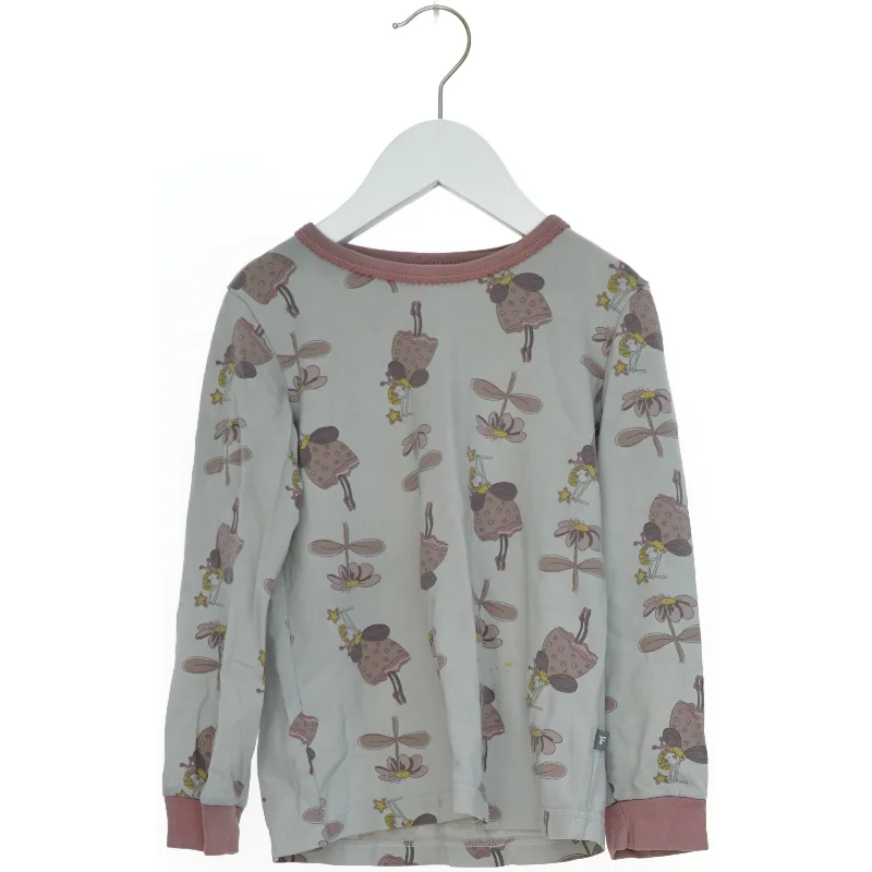 Friends nattrøje str. 110 med mønster af feer