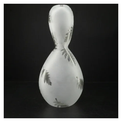Mat hvid glasvase med blade design fra Bülow (str. H. 35 cm)