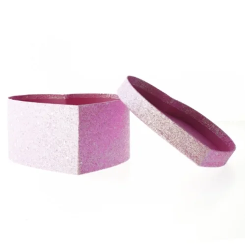 Glitrende hjerteformet gaveæske fra Flying Tiger (str. 18 cm)