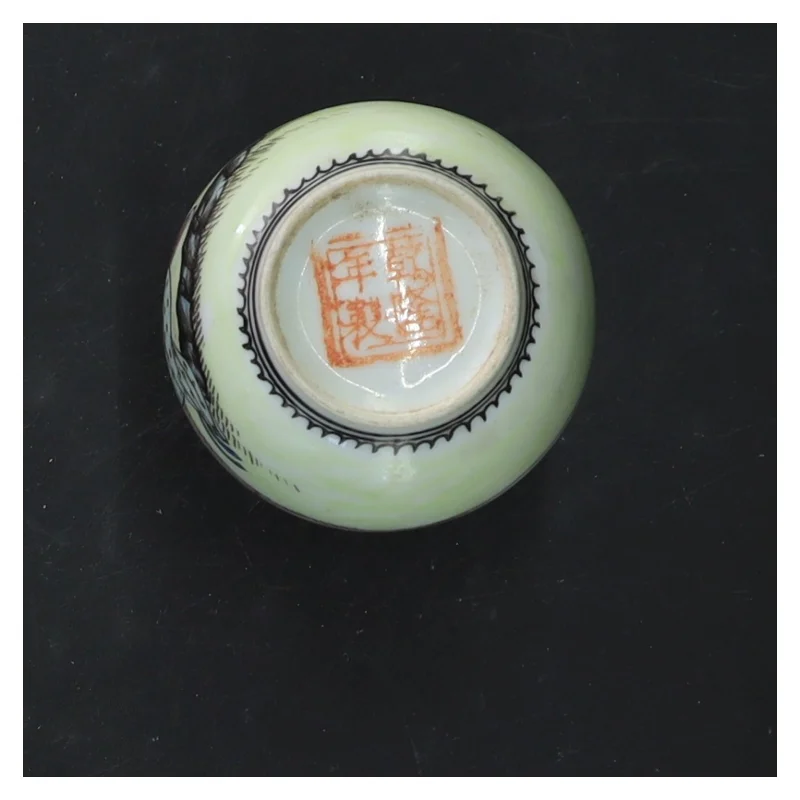 Dekorativ keramikvase (str. 8x6 cm)