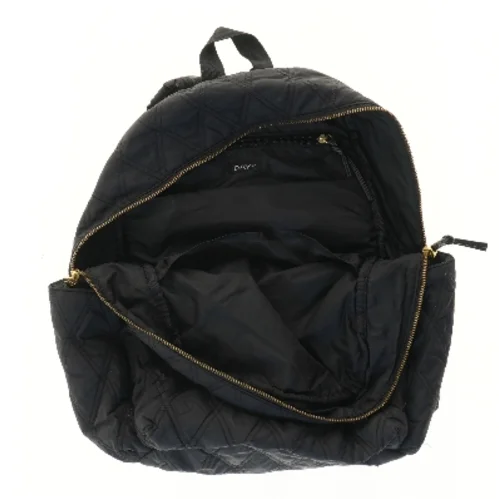 Quiltet rygsæk med lynlåse fra DAY (str. 40x45 cm)