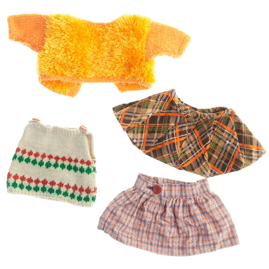 Dukketøj assorteret (str. 15 x 17 cm og 14 x 14 cm)