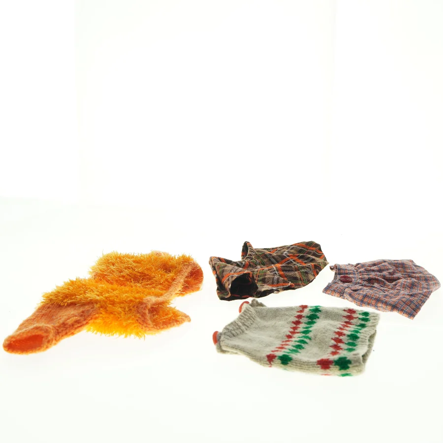 Dukketøj assorteret (str. 15 x 17 cm og 14 x 14 cm)