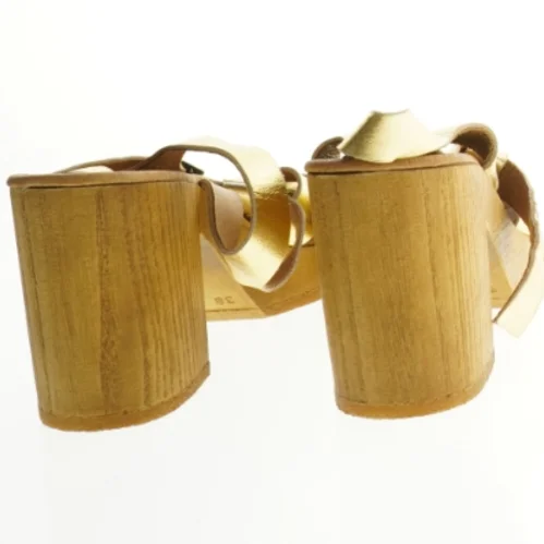 Guld sandaler fra Penelope Chilvers (str. 38)