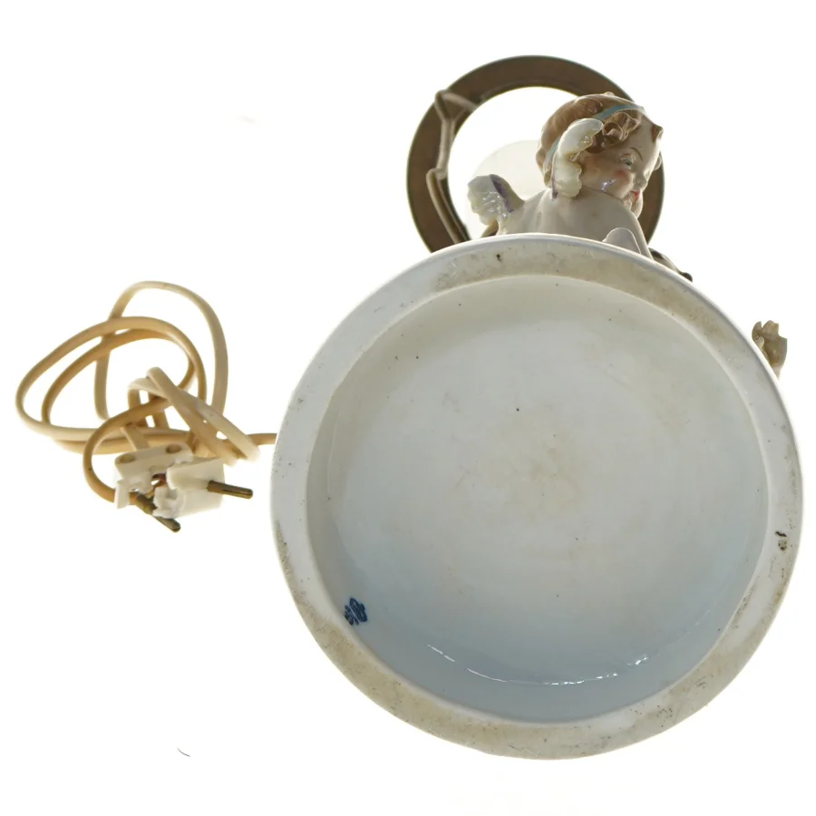 Porcelænsbordlampe med figurer (str. 54 cm)