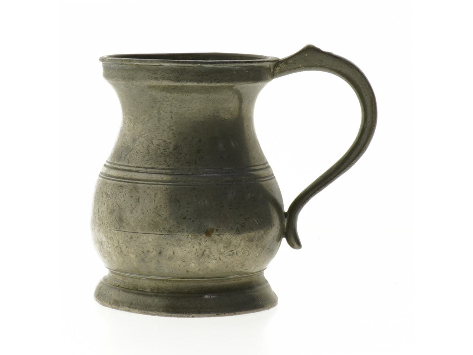 Ældre tin kande (str. Ø 9 cm. læg det 12,5 cm)