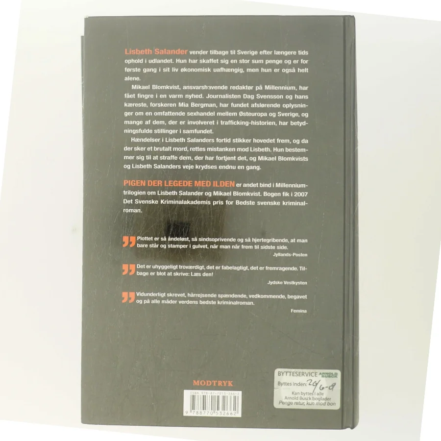 Pigen der legede med ilden af Stieg Larsson (Bog)