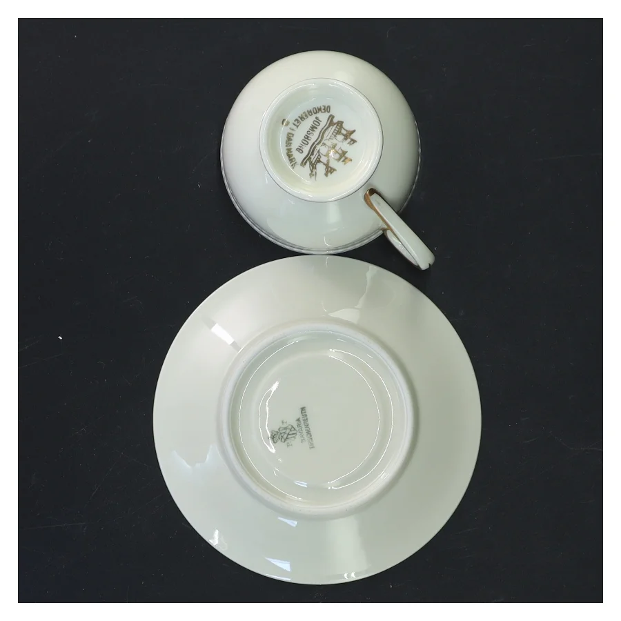 Sæt af kaffekopper med underkopper fra Jomsborg (str. 11 ø cm og 6 ø cm)