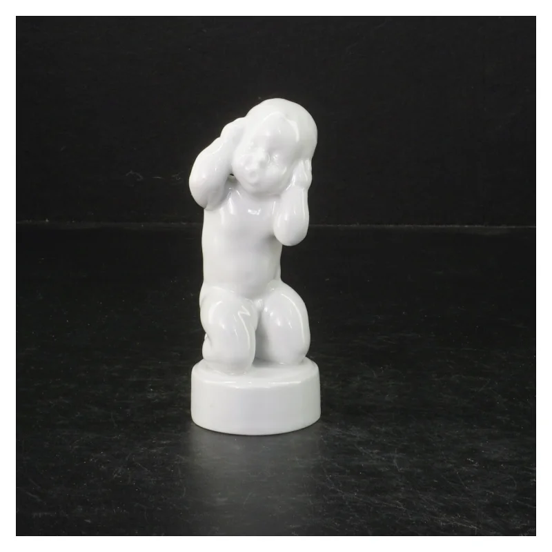 Hvid porcelænsfigur fra Bing og Grøndahl (str. 11,5 cm)