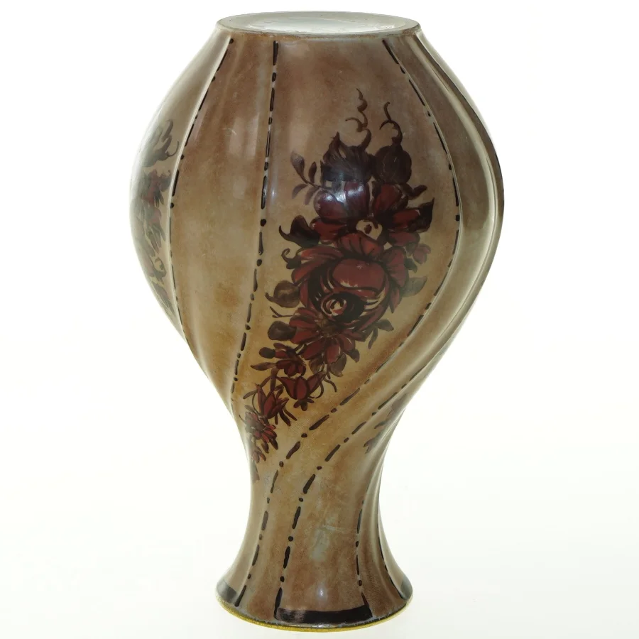 Vase fra Lyngby Porcellæn (str. 20x13 cm)