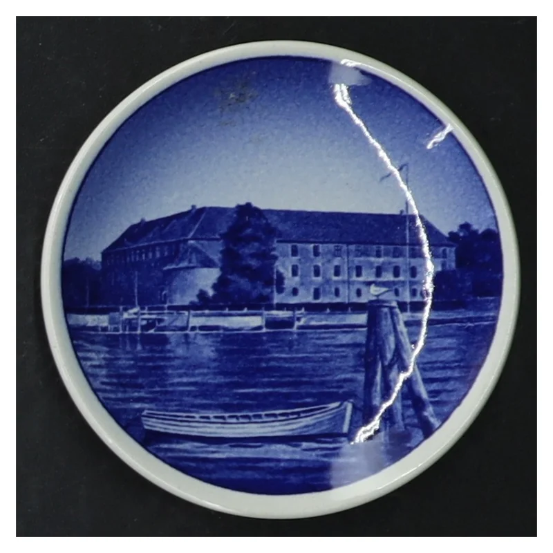 Blå dekorative tallerkener med motiver (str. Ø 8 cm. 5 styk)