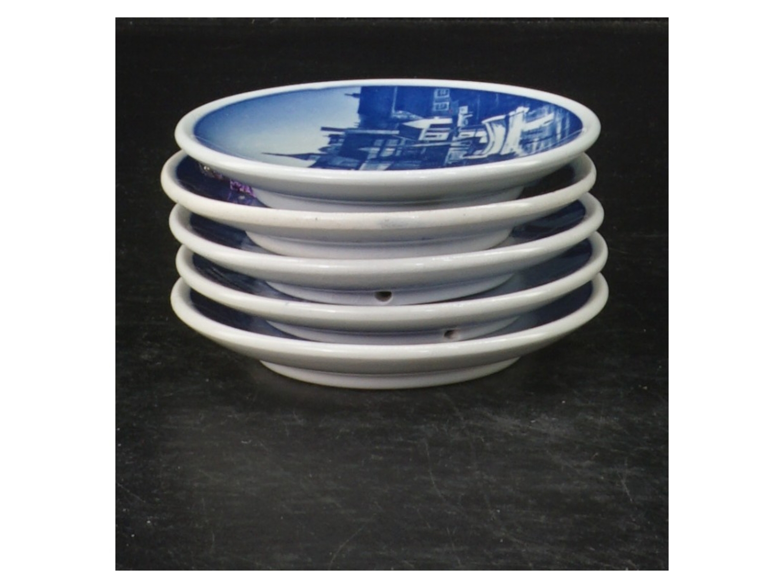 Blå-og-hvid vægplade fra Svendborg Havn, Royal Copenhagen (str. 8 cm. 5 stykker)