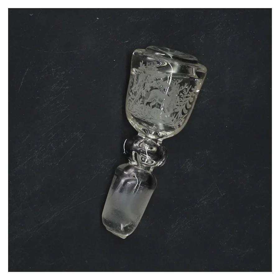 Glasflaskeprop med indgravering (str. 9x2 cm)