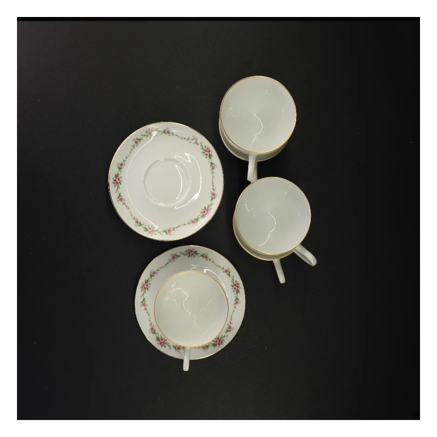 Porcelænskaffestel med blomstermotiv fra Benedikte (str. Diameter 13 cm og 7 x 10 cm)