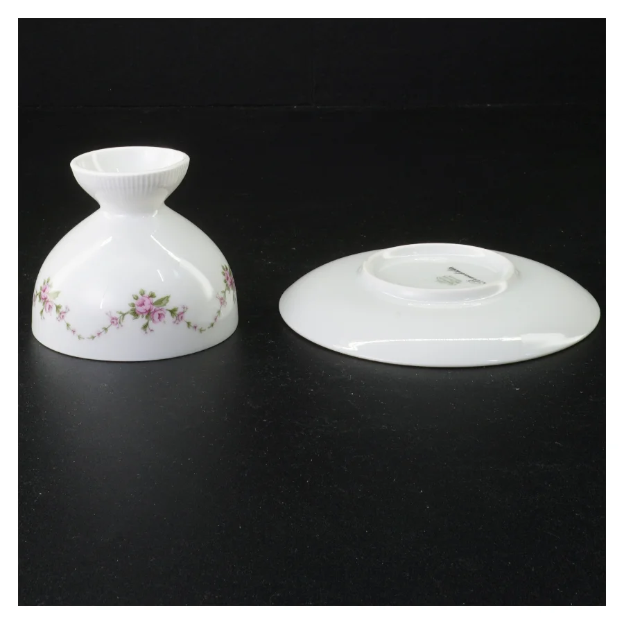 5 porcelænskopper og underkopper med blomstermotiv fra Benedikte (str. Diameter 13 cm kop 7 x 10 cm)