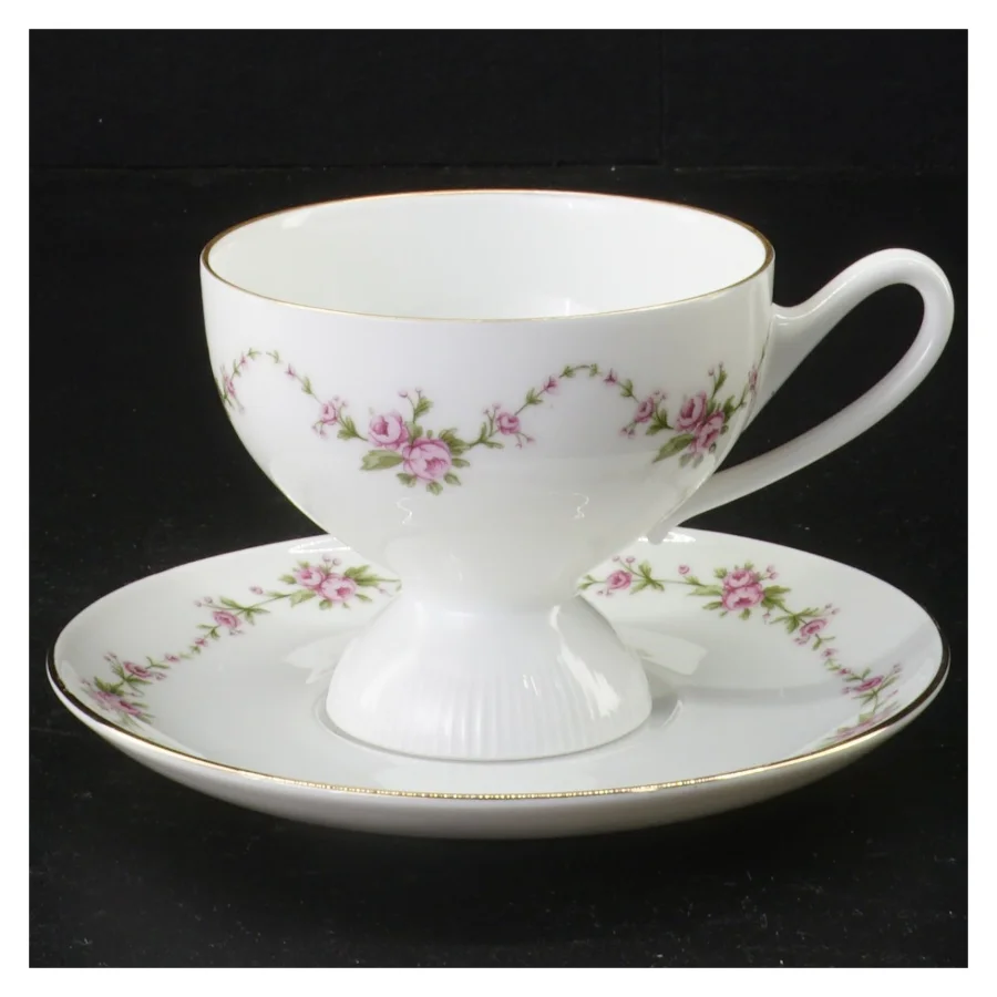 5 porcelænskopper og underkopper med blomstermotiv fra Benedikte (str. Diameter 13 cm kop 7 x 10 cm)